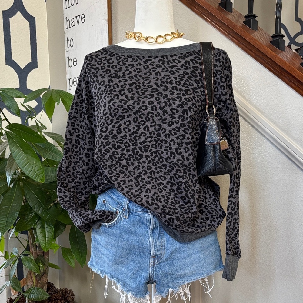 Splendid Leopard Print Gray Women's Comfy Relaxed Top 🤩
